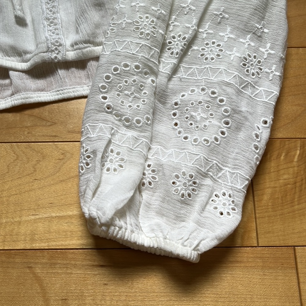 NWOT Hollister Long Sleeve White Blouse - Picture 2 of 6